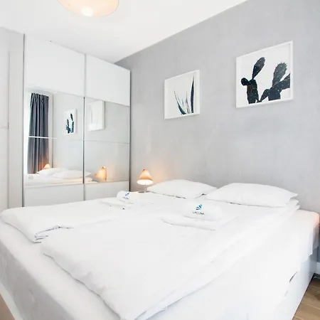 Apartment Albatross Towers By Renters *