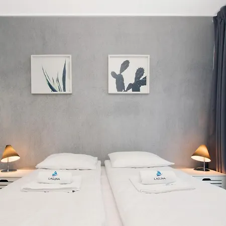 Apartment Albatross Towers By Renters