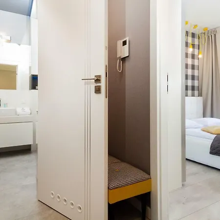 Apartment Albatross Towers By Renters *