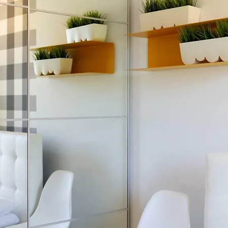 Albatross Towers By Renters Apartment