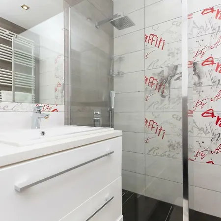 Albatross Towers By Renters Apartment